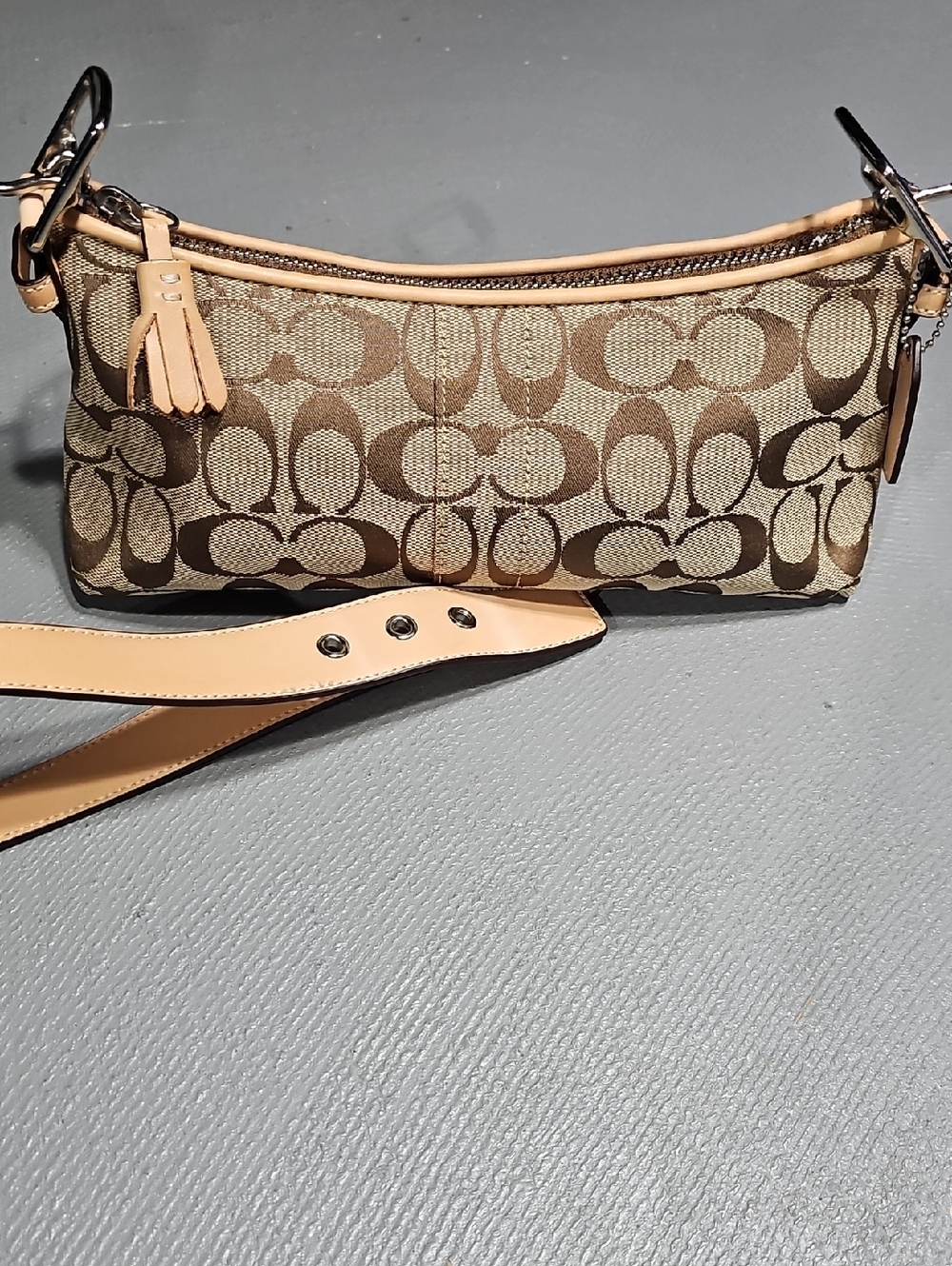 Coach NWOT Jacquard Signature Vintage Hampton Baguette Tassel J045-6371